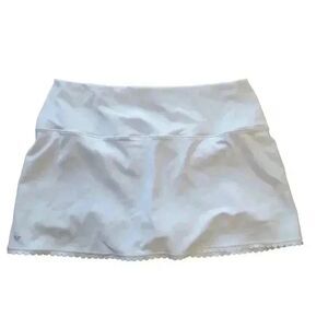 IVL Collective Women's White Nylon/Spandex Mini Scalloped Edge Tennis Skirt Skor